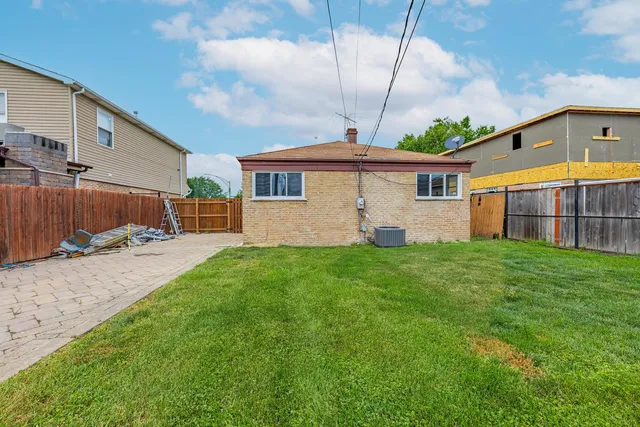 $2,300 | 4677 West 84th Place, Chicago, IL 60652