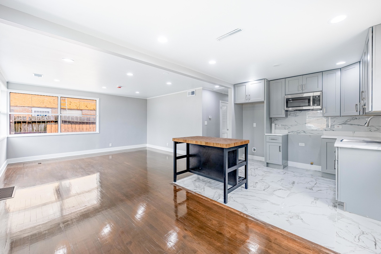 4677 West 84th Place Chicago, IL 60652 - Photo 4 of 27