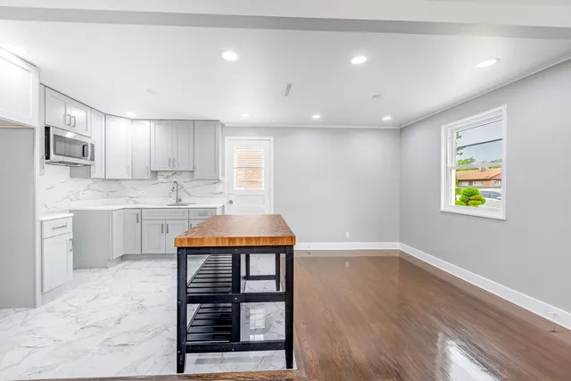 $2,300 | 4677 West 84th Place, Chicago, IL 60652