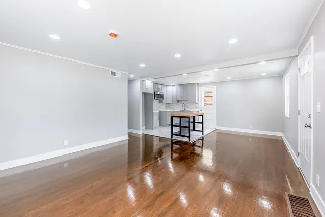 $2,300 | 4677 West 84th Place, Chicago, IL 60652