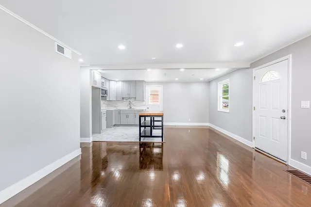 $2,300 | 4677 West 84th Place, Chicago, IL 60652