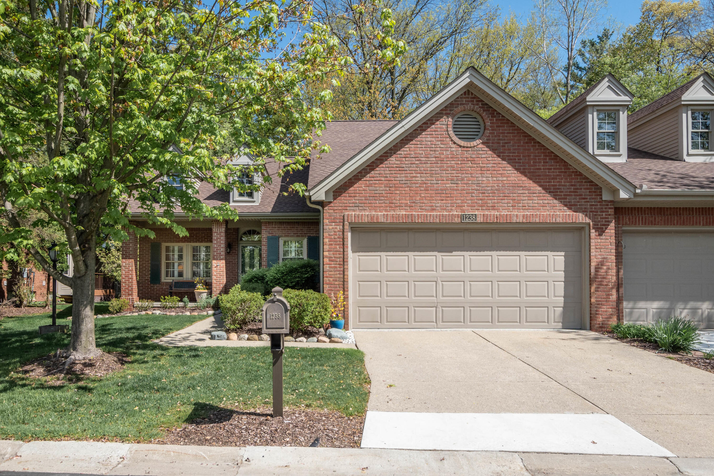 1238 Valley Circle Rochester Hills, MI 48309 - Photo 1 of 55 000
