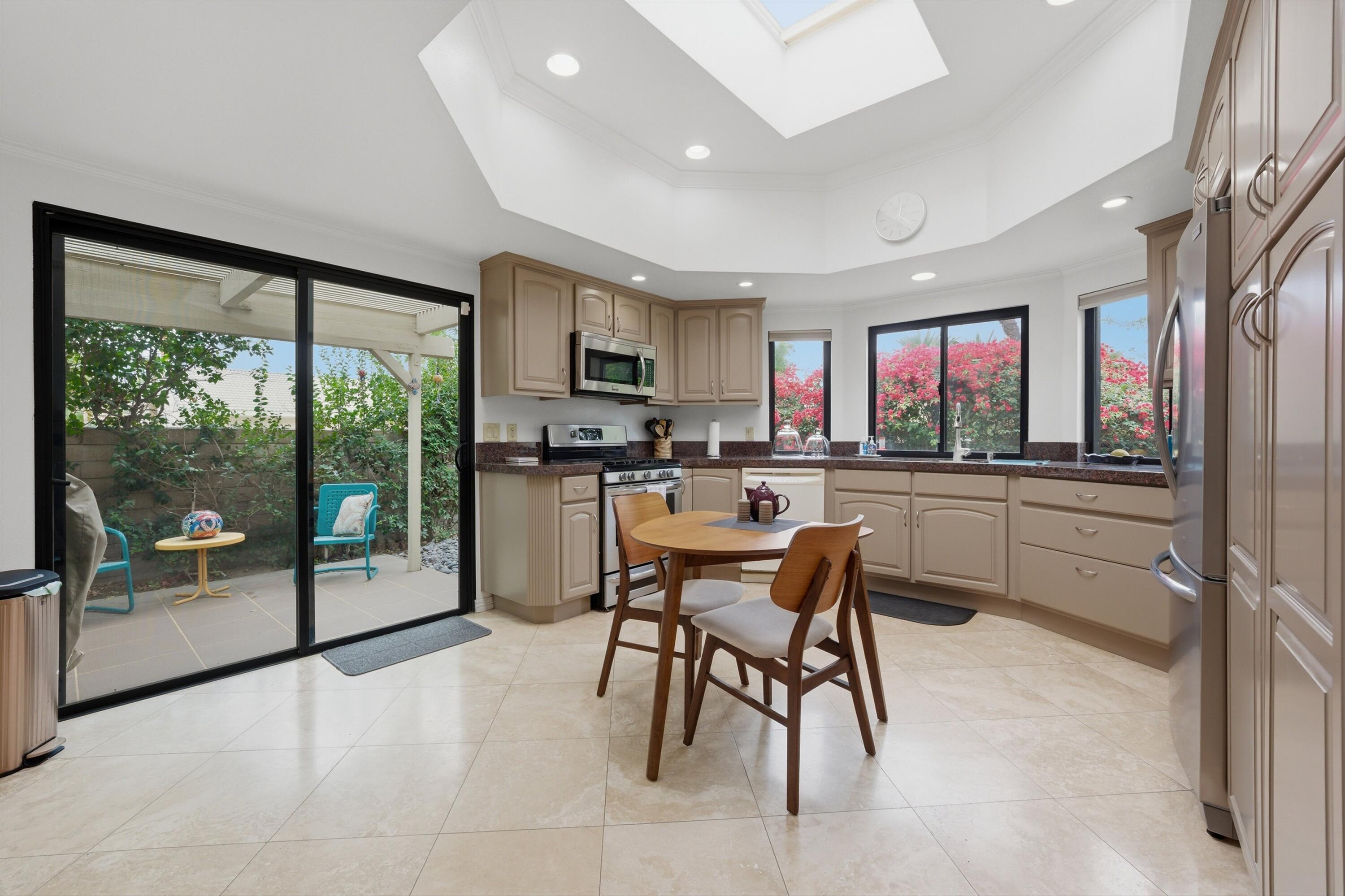 72 San Simeon Place Rancho Mirage, CA 92270 - Photo 12 of 36 27-Photo-27