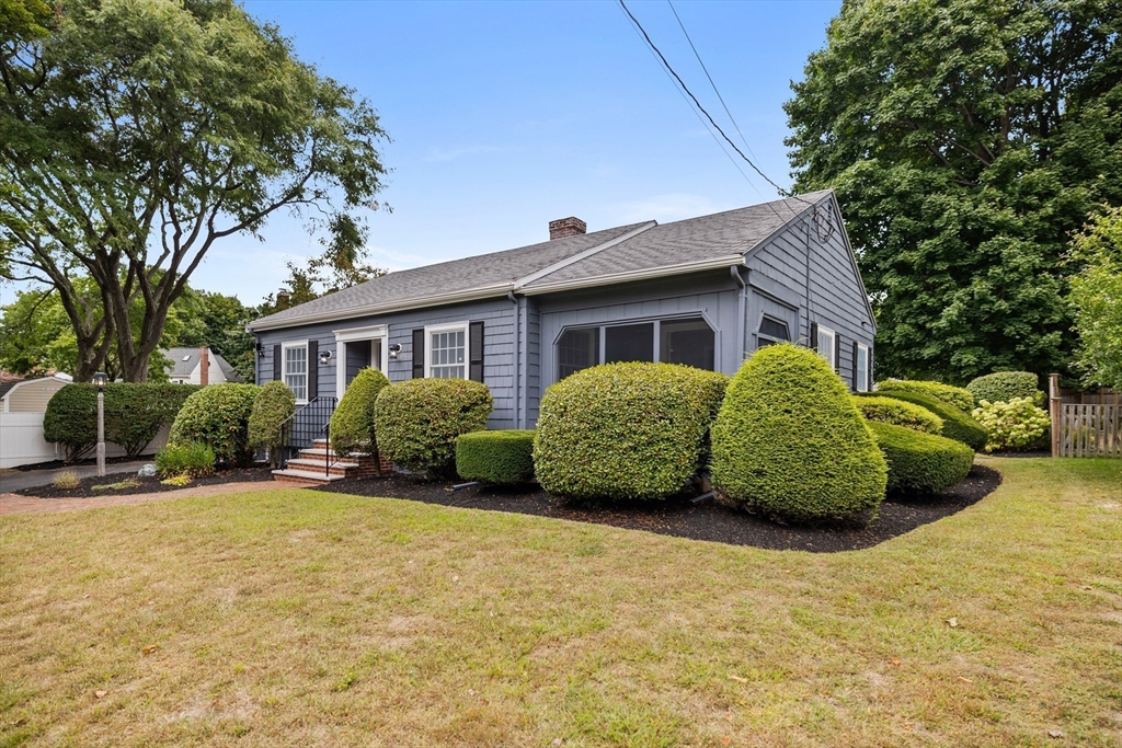 17 Walden Road Wakefield, MA 01880 - Photo 3 of 36 Gallery Image 3