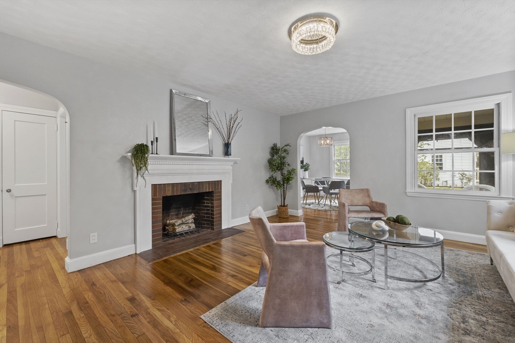 17 Walden Road Wakefield, MA 01880 - Photo 4 of 36 Gallery Image 4