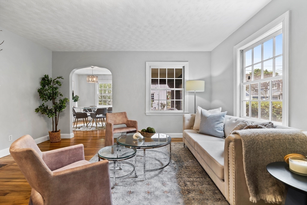 17 Walden Road Wakefield, MA 01880 - Photo 5 of 36 Gallery Image 5
