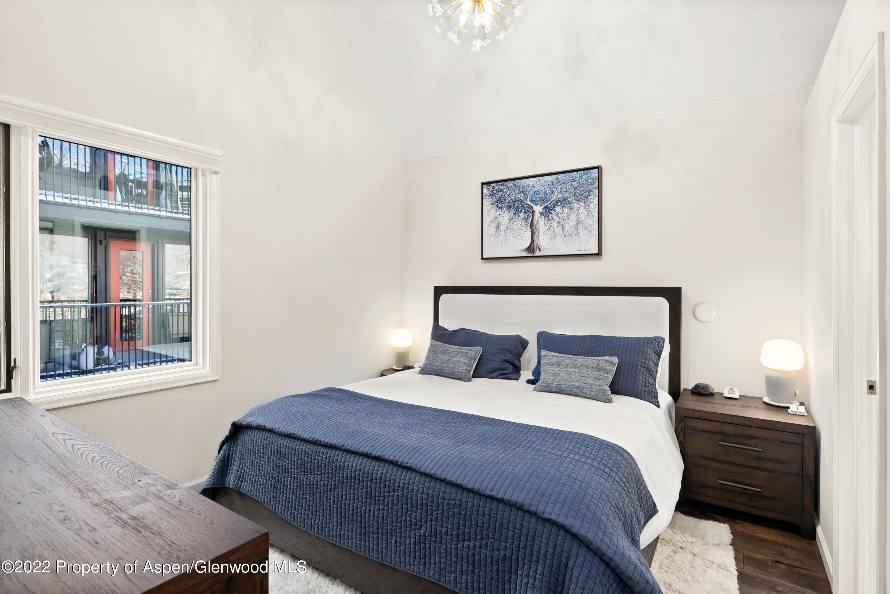 800 South Mill Street, Unit 6A Aspen, CO 81611 - Photo 5 of 18 a bedroom with a bed and a window