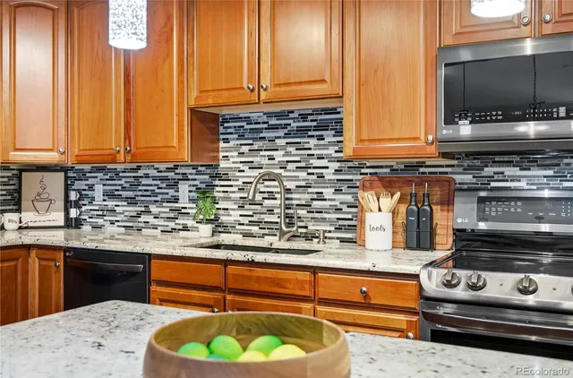 $599,000 | 9796 West Freiburg Drive, Unit H, Littleton, CO 80127