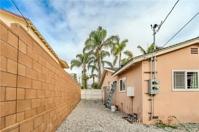 $3,960 | 386 West 16th Street, Upland, CA 91784