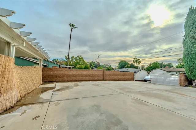 $3,960 | 386 West 16th Street, Upland, CA 91784