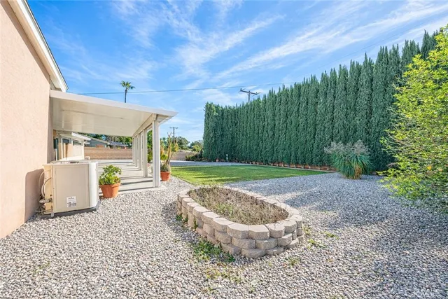 $3,760 | 386 West 16th Street, Upland, CA 91784