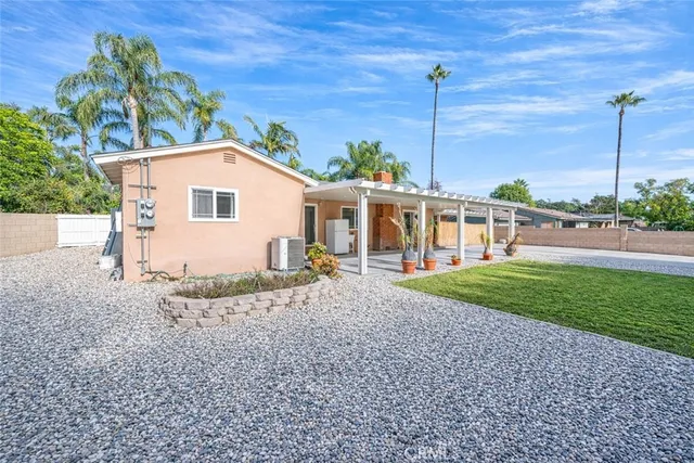 $3,760 | 386 West 16th Street, Upland, CA 91784