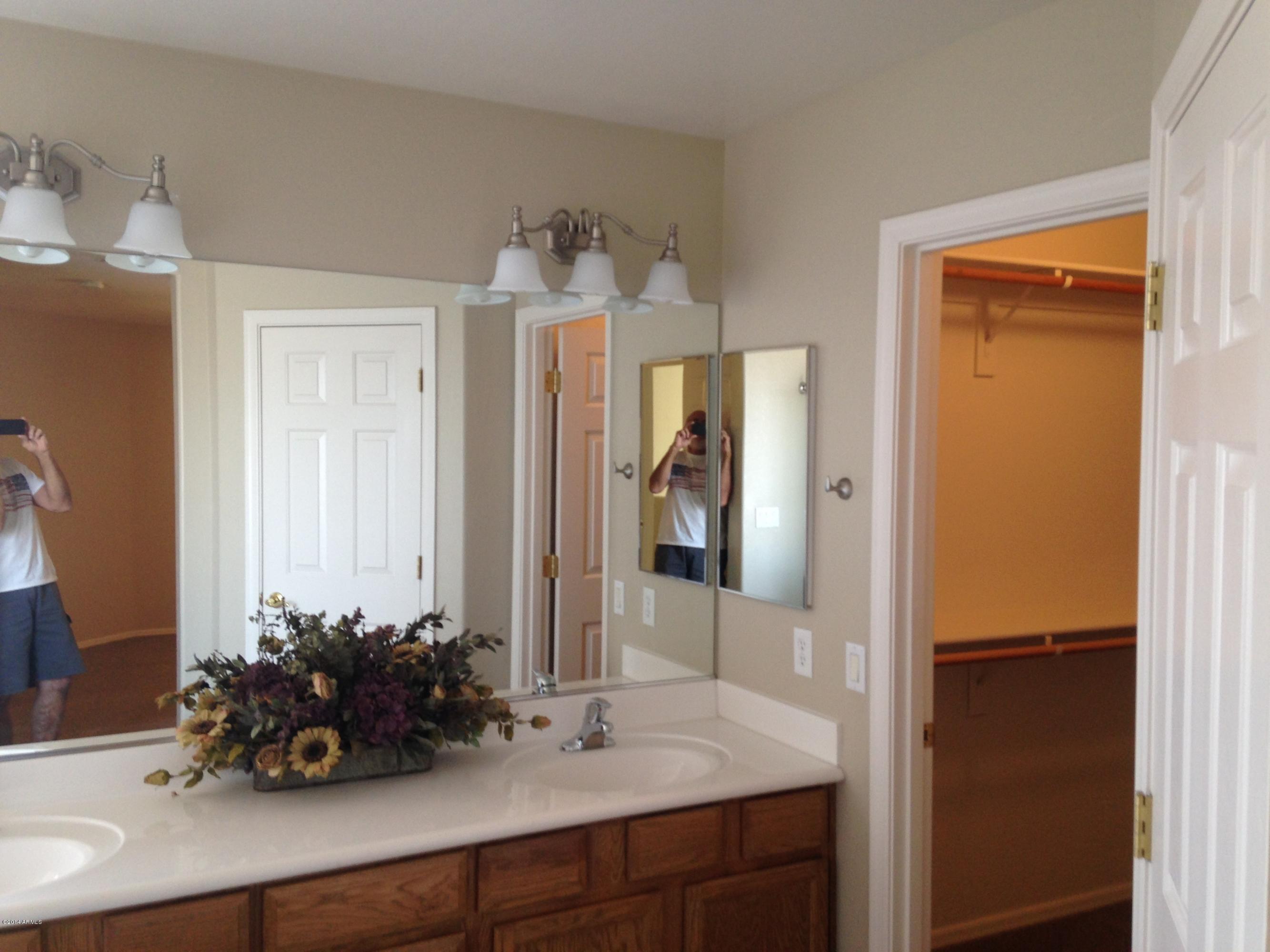1925 South 156th Drive Goodyear, AZ 85338 - Photo 10 of 20 2014-05-12 07