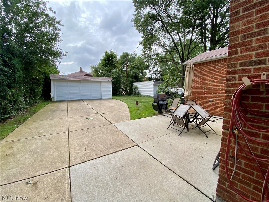 2462 Elmdale Road Cleveland, OH 44118 - Photo 3 of 14