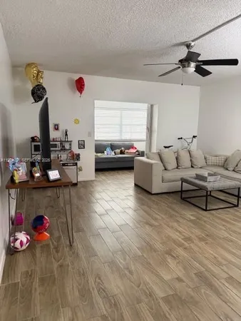 $1,925 | 9159 Southwest 77th Avenue, Unit 409, Miami, FL 33156