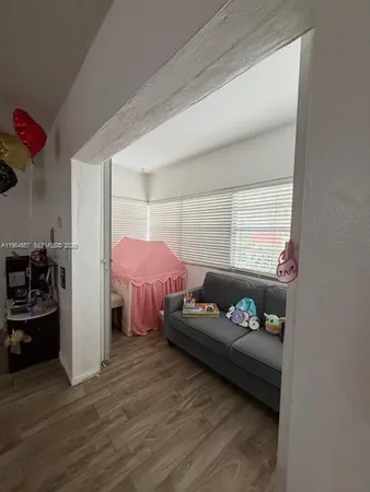 $1,925 | 9159 Southwest 77th Avenue, Unit 409, Miami, FL 33156