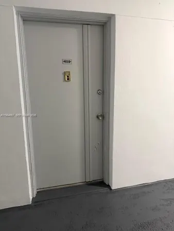 $1,900 | 9159 Southwest 77th Avenue, Unit 409, Miami, FL 33156