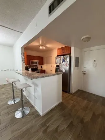 $1,925 | 9159 Southwest 77th Avenue, Unit 409, Miami, FL 33156