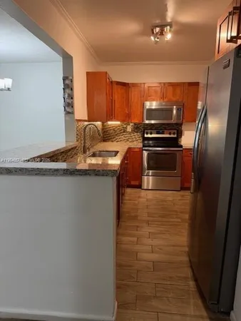 $1,900 | 9159 Southwest 77th Avenue, Unit 409, Miami, FL 33156