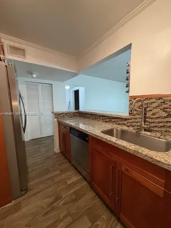 $1,900 | 9159 Southwest 77th Avenue, Unit 409, Miami, FL 33156