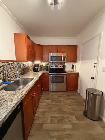 $1,925 | 9159 Southwest 77th Avenue, Unit 409, Miami, FL 33156