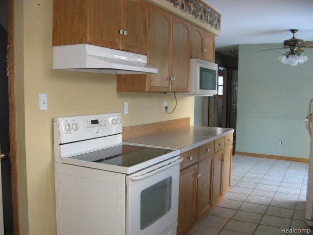 2574 Fish Lake Road Lapeer, MI 48446 - Photo 6 of 9 6kitchen2