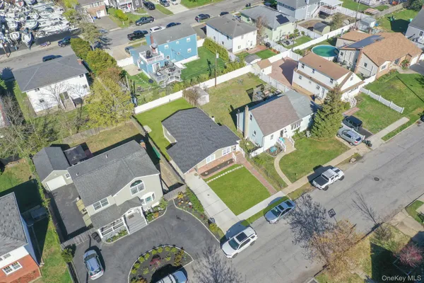 $624,000 | 16 Riviera Parkway, Lindenhurst, NY 11757