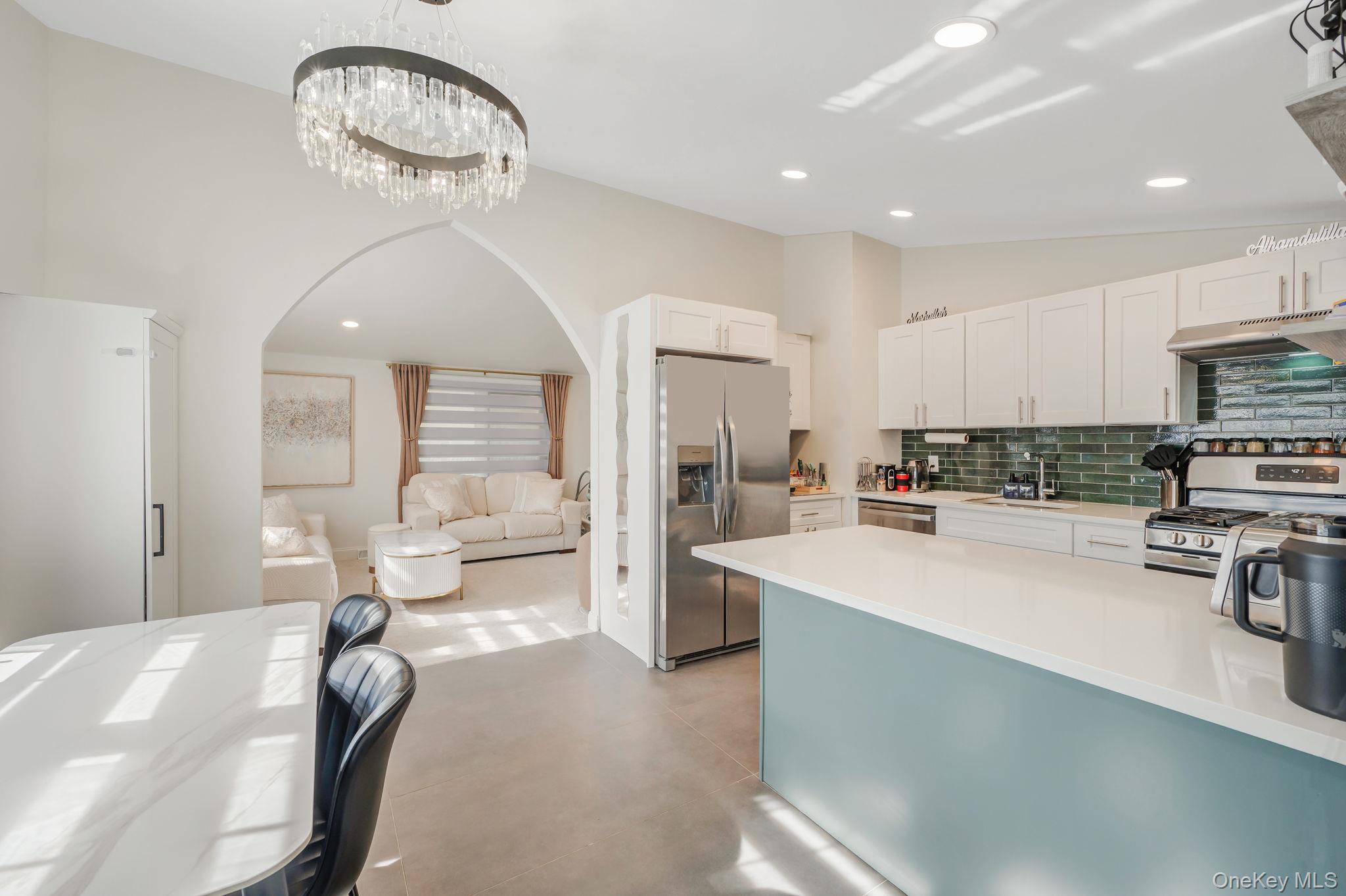 16 Riviera Parkway Lindenhurst, NY 11757 - Photo 11 of 29