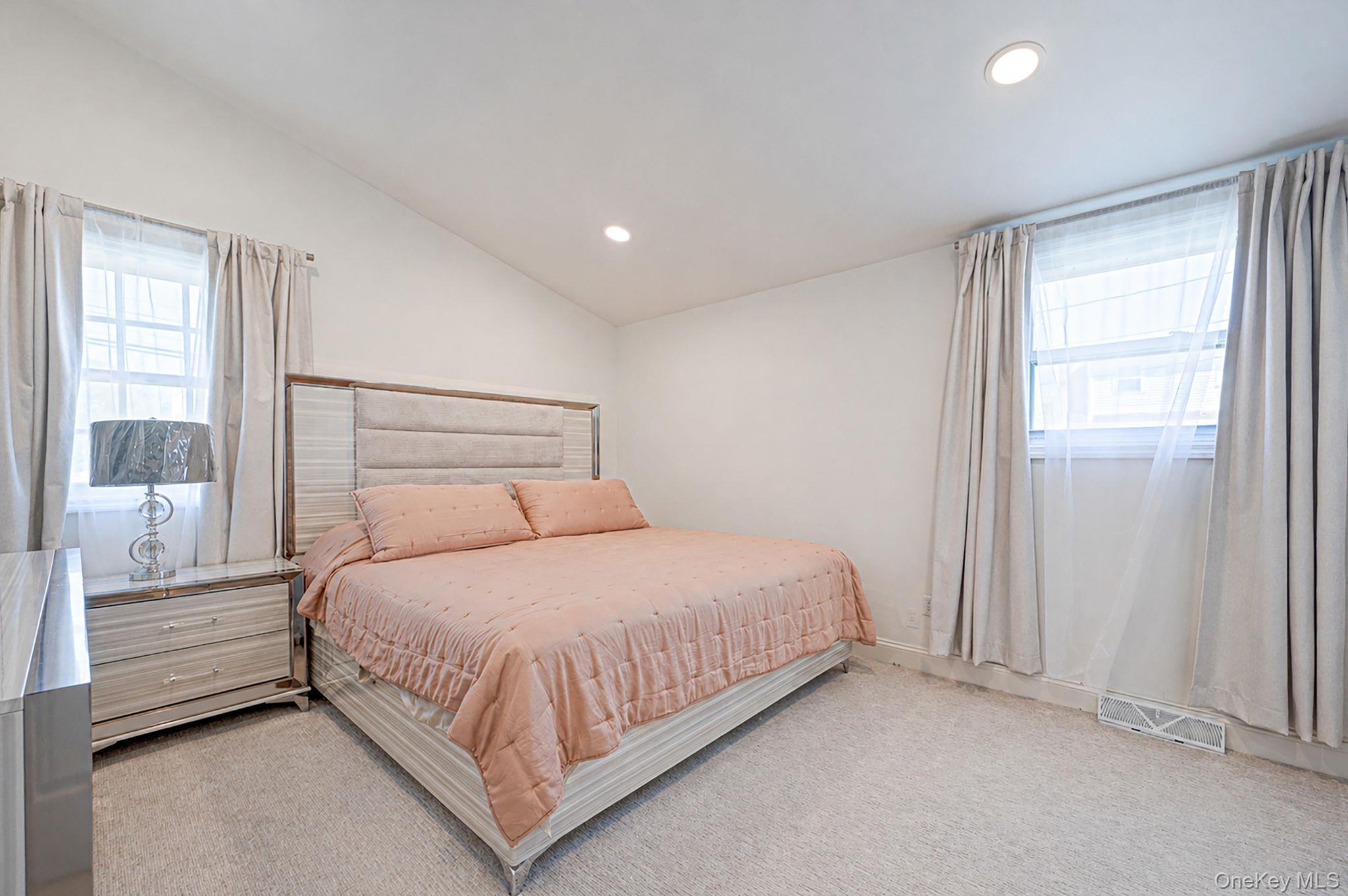 16 Riviera Parkway Lindenhurst, NY 11757 - Photo 14 of 29