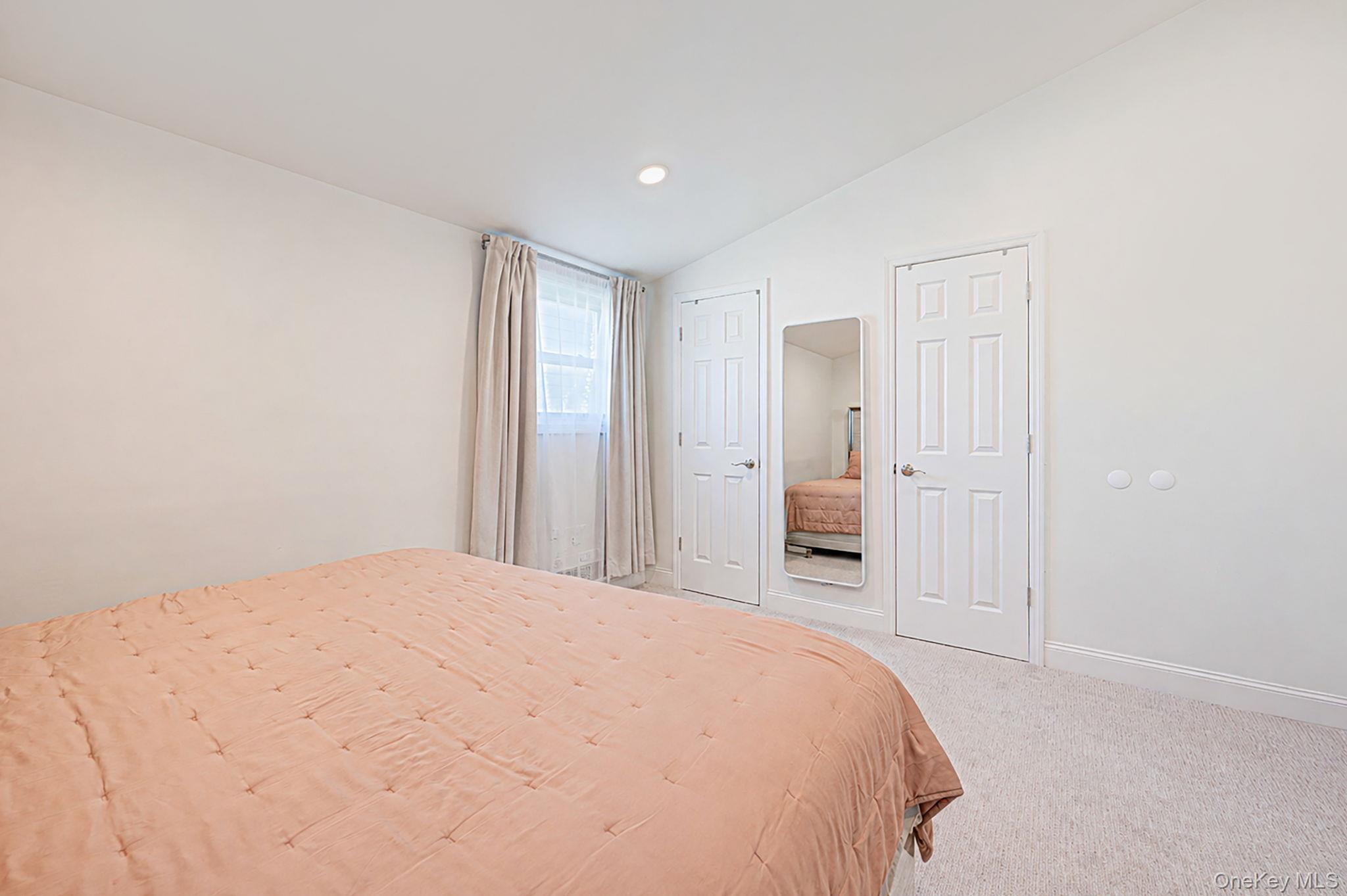 16 Riviera Parkway Lindenhurst, NY 11757 - Photo 15 of 29