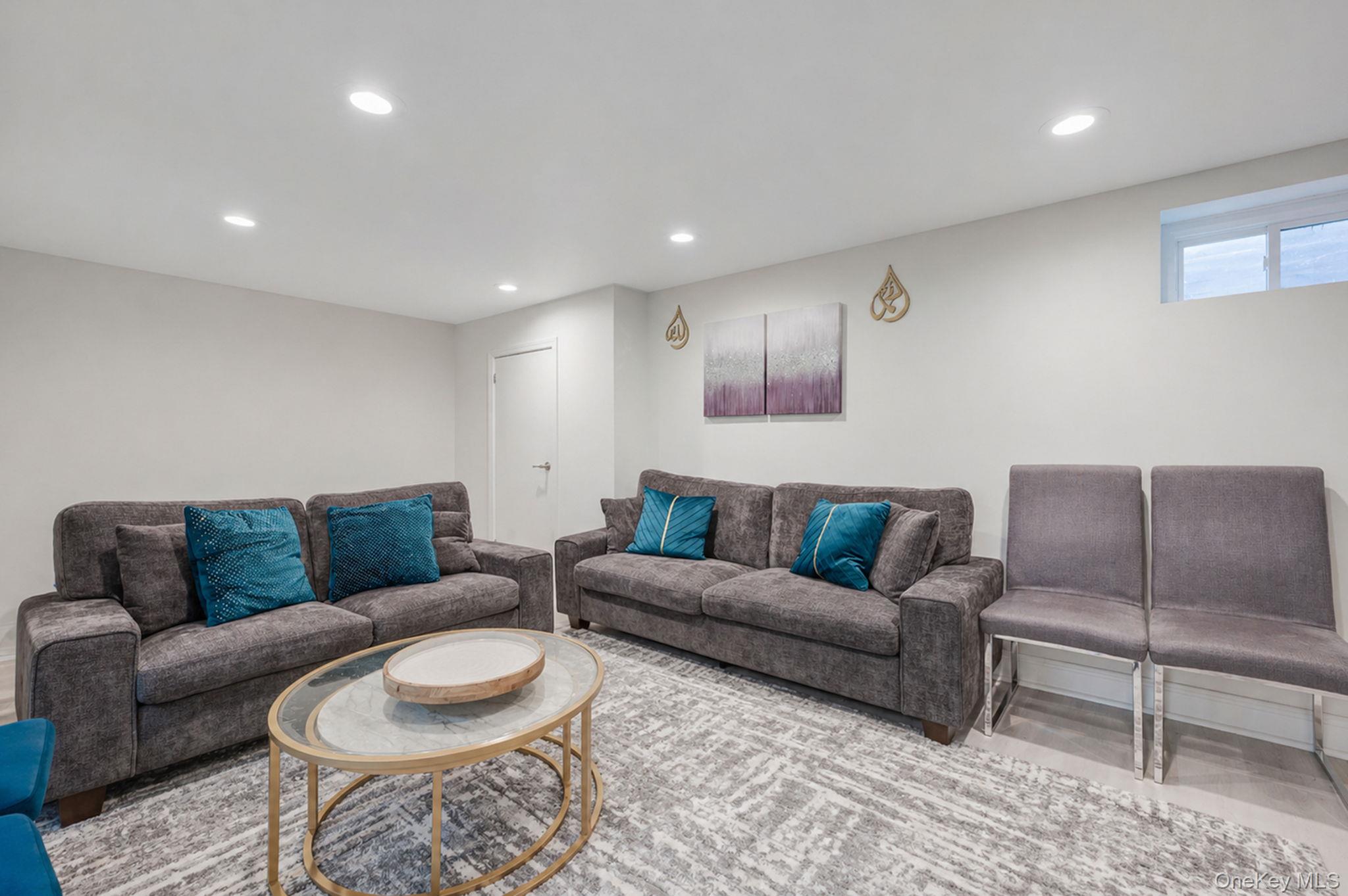 16 Riviera Parkway Lindenhurst, NY 11757 - Photo 23 of 29