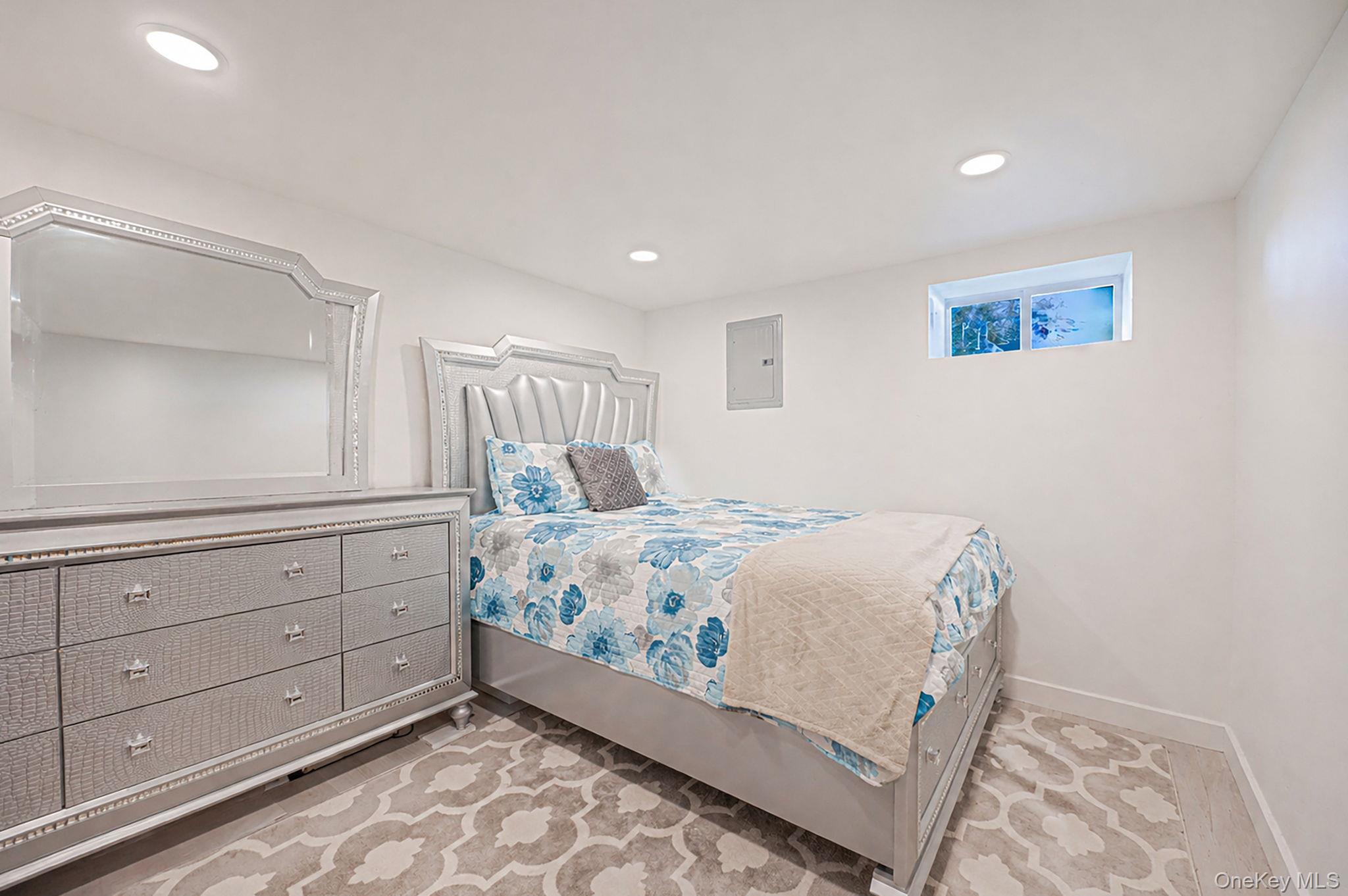 16 Riviera Parkway Lindenhurst, NY 11757 - Photo 24 of 29