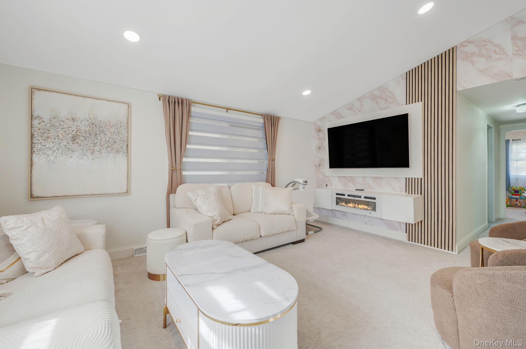 16 Riviera Parkway Lindenhurst, NY 11757 - Photo 5 of 29