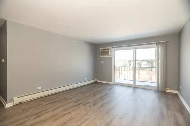 $140,000 | 9958 South 84th Terrace, Unit 306, Palos Hills, IL 60465