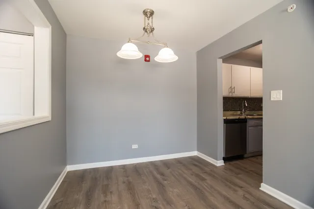 $140,000 | 9958 South 84th Terrace, Unit 306, Palos Hills, IL 60465