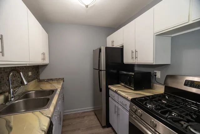 $140,000 | 9958 South 84th Terrace, Unit 306, Palos Hills, IL 60465