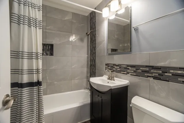 $140,000 | 9958 South 84th Terrace, Unit 306, Palos Hills, IL 60465