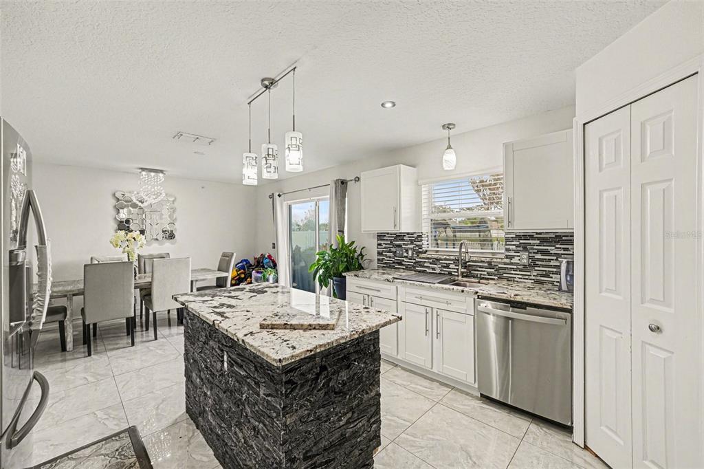 5684 Sycamore Canyon Drive Kissimmee, FL 34758 - Photo 5 of 18