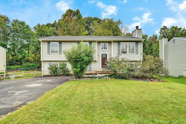 $324,950 | 2971 Stonebridge Circle, Vinton, VA 24179