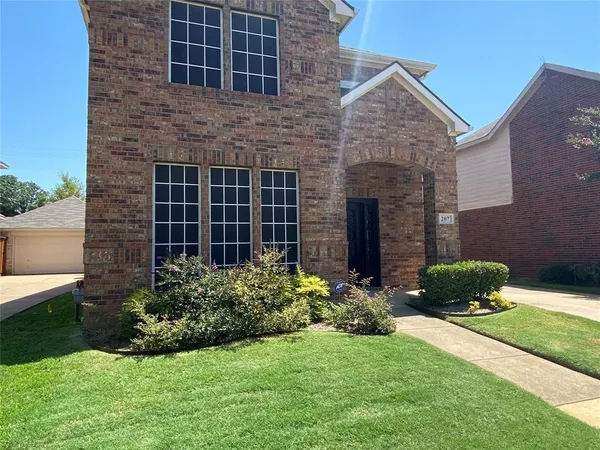$2,700 | 207 Colonial Lane, Euless, TX 76040