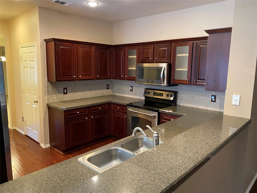 207 Colonial Lane Euless, TX 76040 - Photo 11 of 35