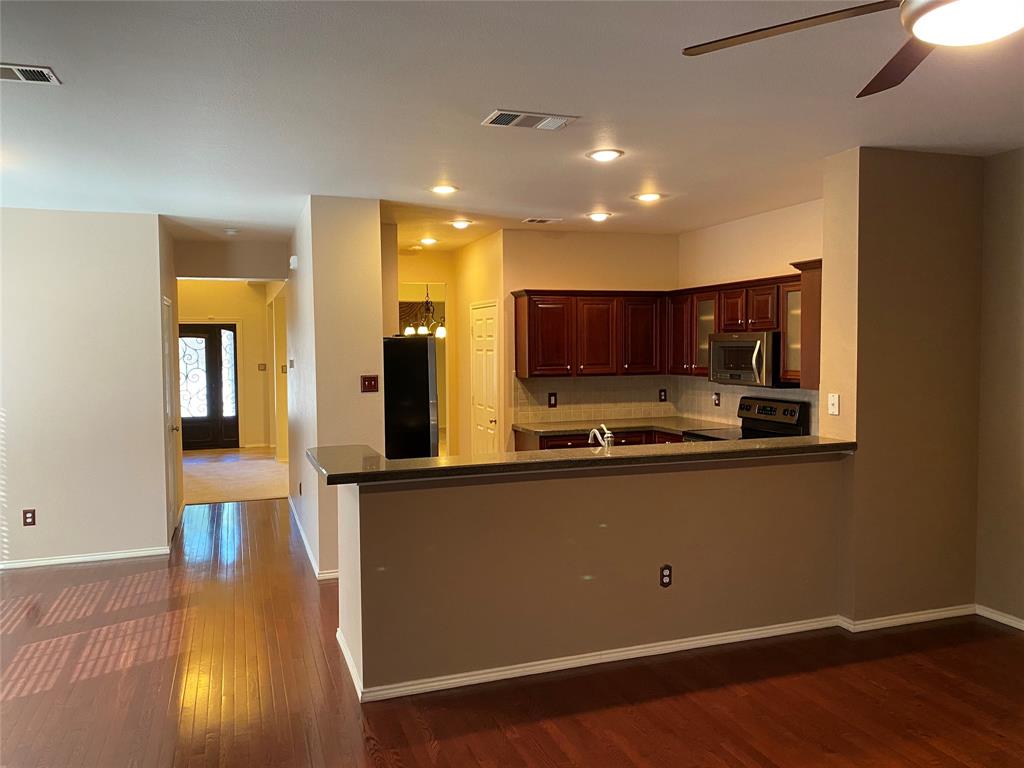 207 Colonial Lane Euless, TX 76040 - Photo 17 of 35