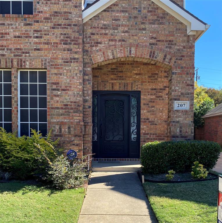 207 Colonial Lane Euless, TX 76040 - Photo 2 of 35