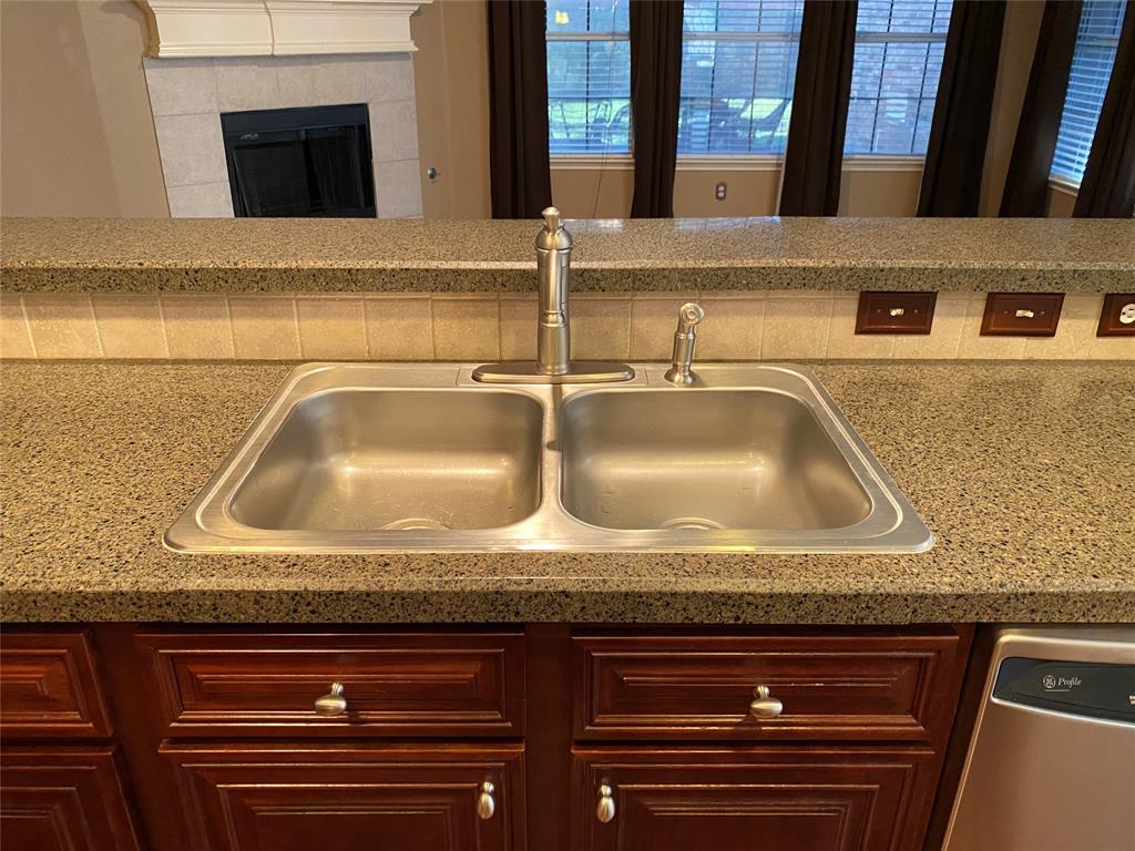 207 Colonial Lane Euless, TX 76040 - Photo 21 of 35