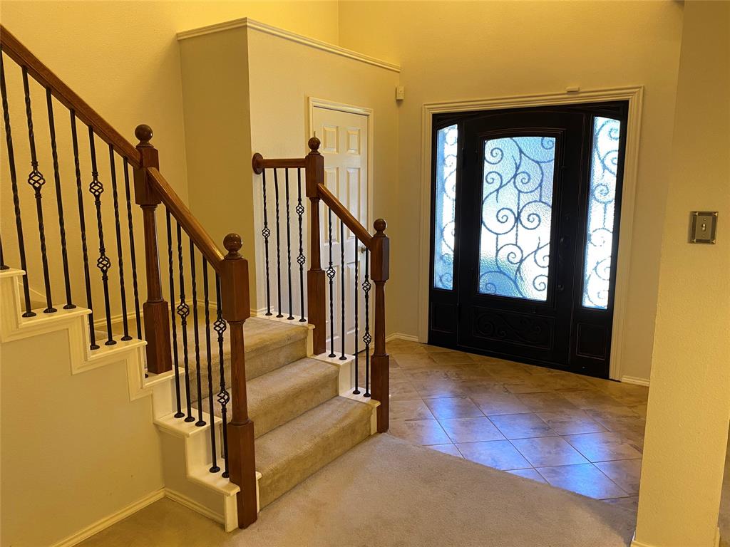 207 Colonial Lane Euless, TX 76040 - Photo 4 of 35