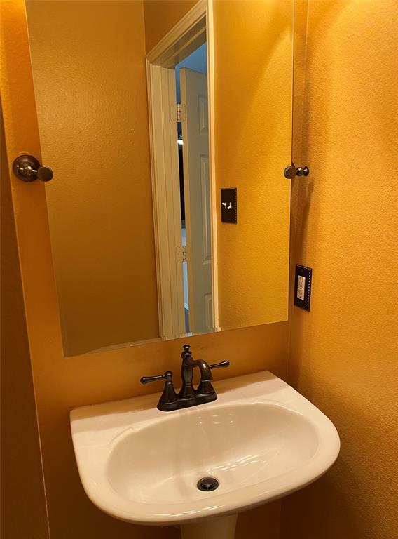 207 Colonial Lane Euless, TX 76040 - Photo 5 of 35