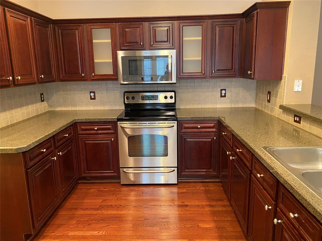 207 Colonial Lane Euless, TX 76040 - Photo 8 of 35