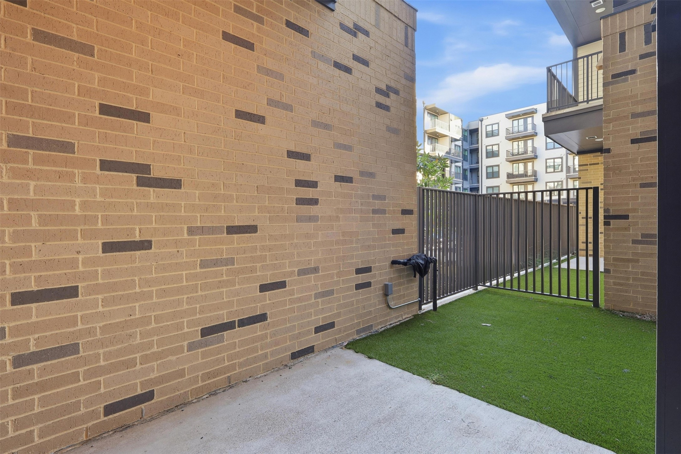 1950 Winrock Boulevard, Unit B2 Houston, TX 77057 - Photo 20 of 32 a view of a brick wall of the house
