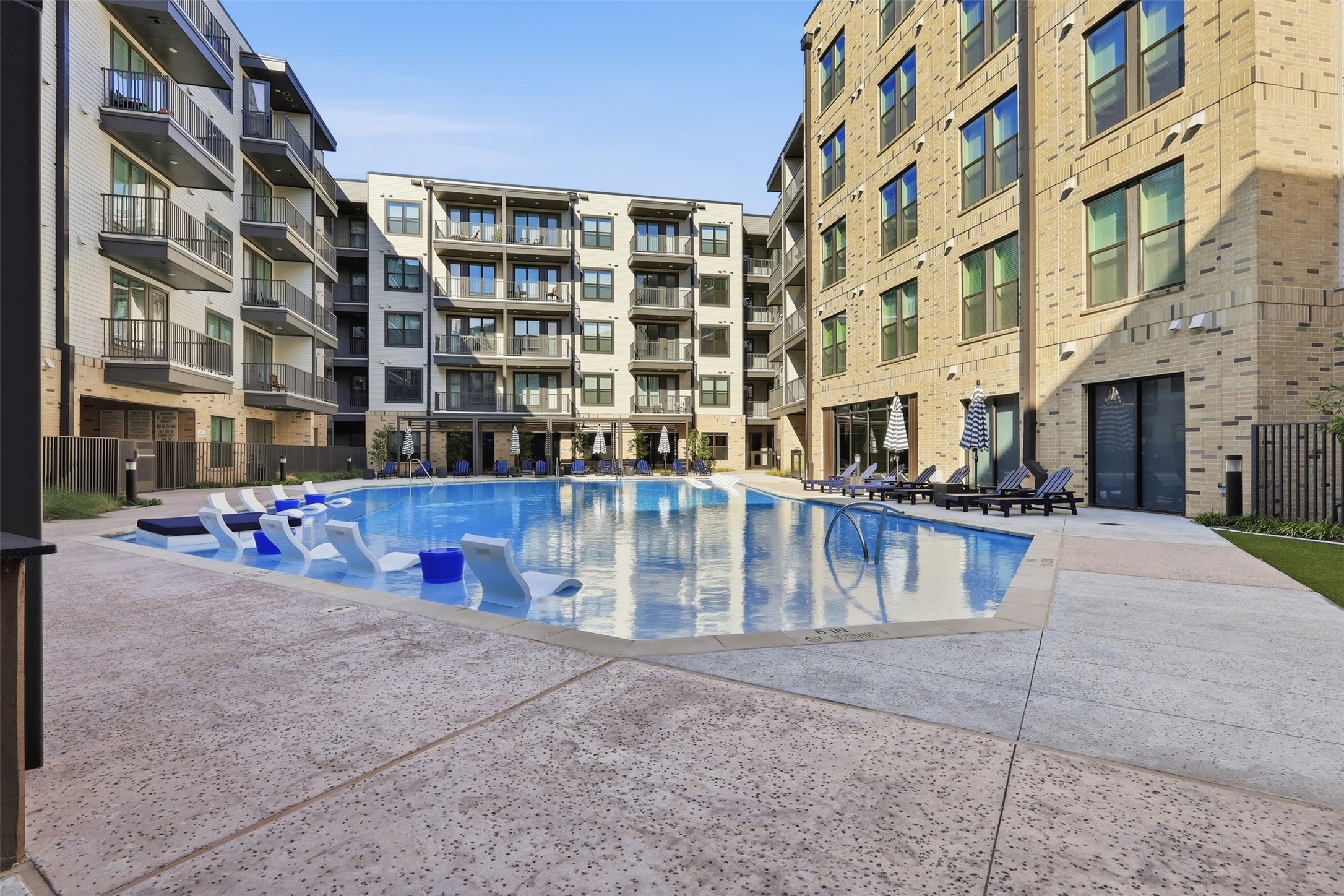 1950 Winrock Boulevard, Unit B2 Houston, TX 77057 - Photo 30 of 32 front view of building with a porch