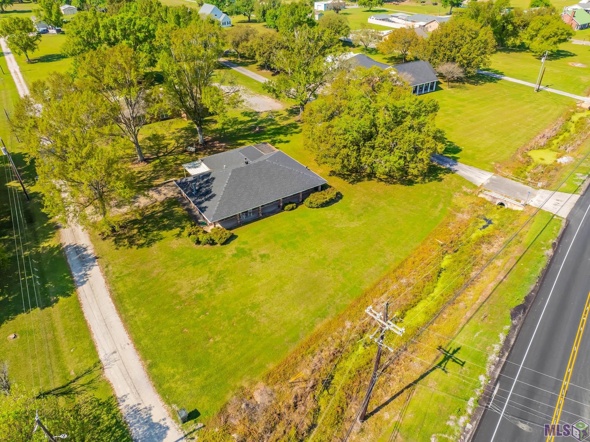 2507 Bayou Blue Road Houma, LA 70364 - Photo 3 of 17